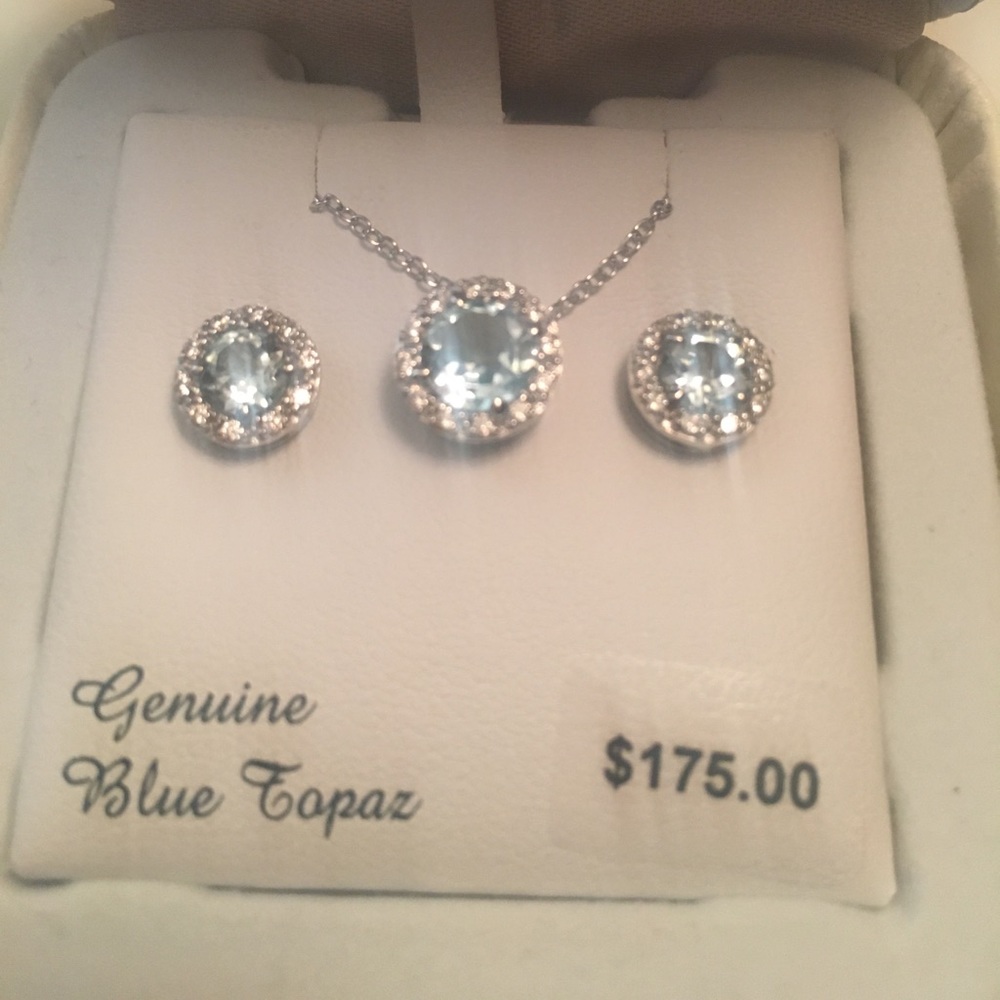 🎉HP🎉 Blue Topaz w/ CZ Pendant & Earring Box Set
